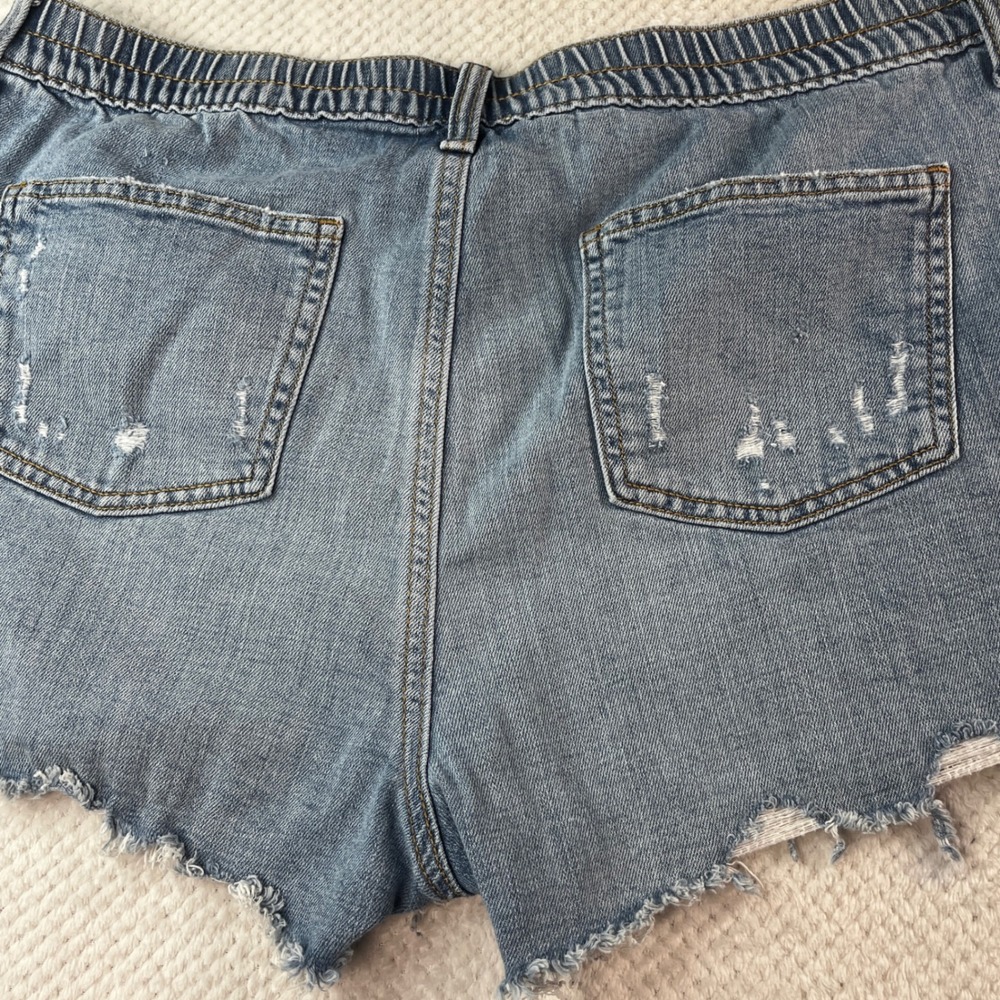 Aerie Womens Light Wash Distressed Denim Shorts Raw Hem Elastic Back Size Large - Picture 3 of 7